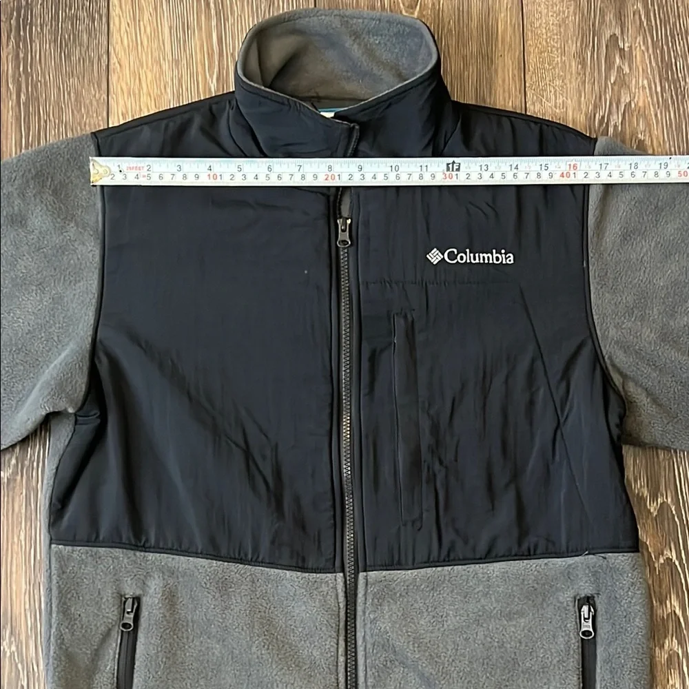Columbia Two-Tone Fleece Jacket in Black and Gray Adult Size Small